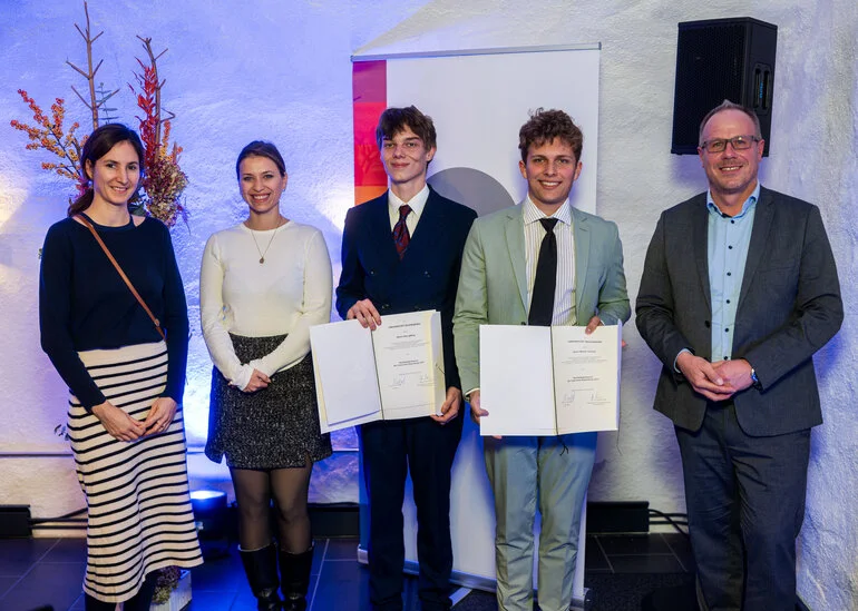 Moritz Schmid und Felix Ipfling bei der Verleihung des Nachhaltigkeitspreises 2025
